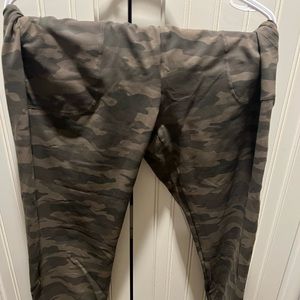 Zyia Camo Unwinds